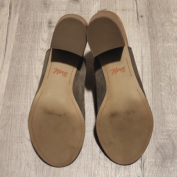 TAMARA M. "IMARA" SUEDE OPEN TOE BLOCK HEEL SANDALS - Picture 5 of 9